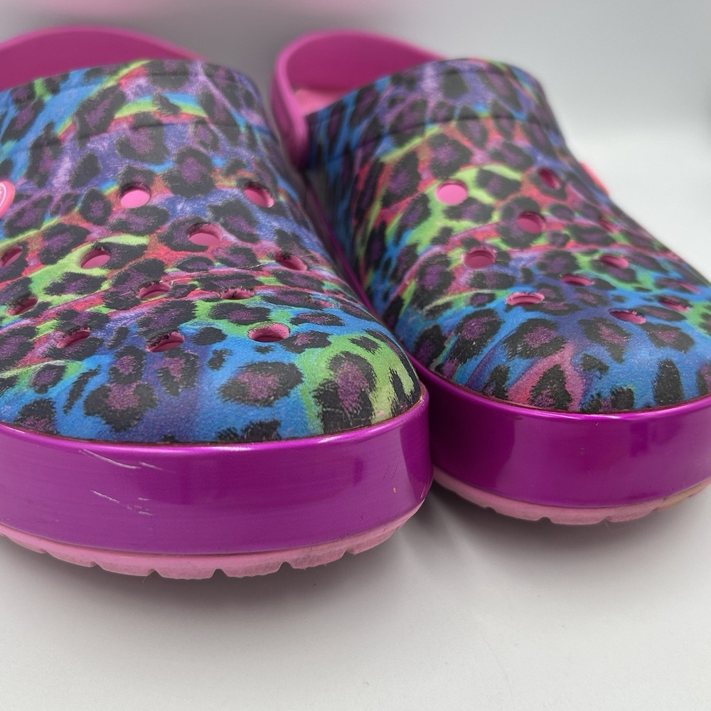 Crocs Classic Colorful Leopard Print Clogs Women's 11 Slip-On Shoes Men's 9 - Picture 4 of 10